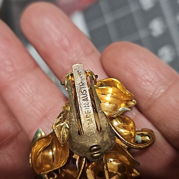 Vintage Made in Austria Clip Earrings - Picture 6 of 9